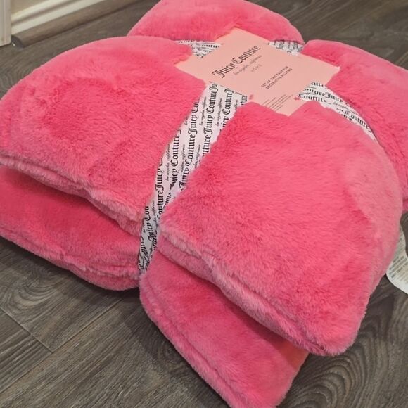 Juicy Couture Home Set of 2 Faux Fur Plush Decorative Pillows - Picture 4 of 5